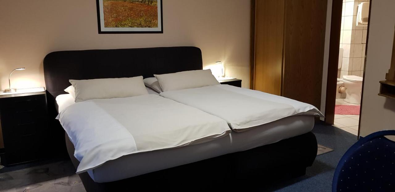 Hotel Garni Julia Linnich Dış mekan fotoğraf