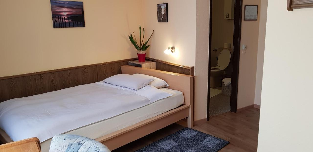 Hotel Garni Julia Linnich Dış mekan fotoğraf